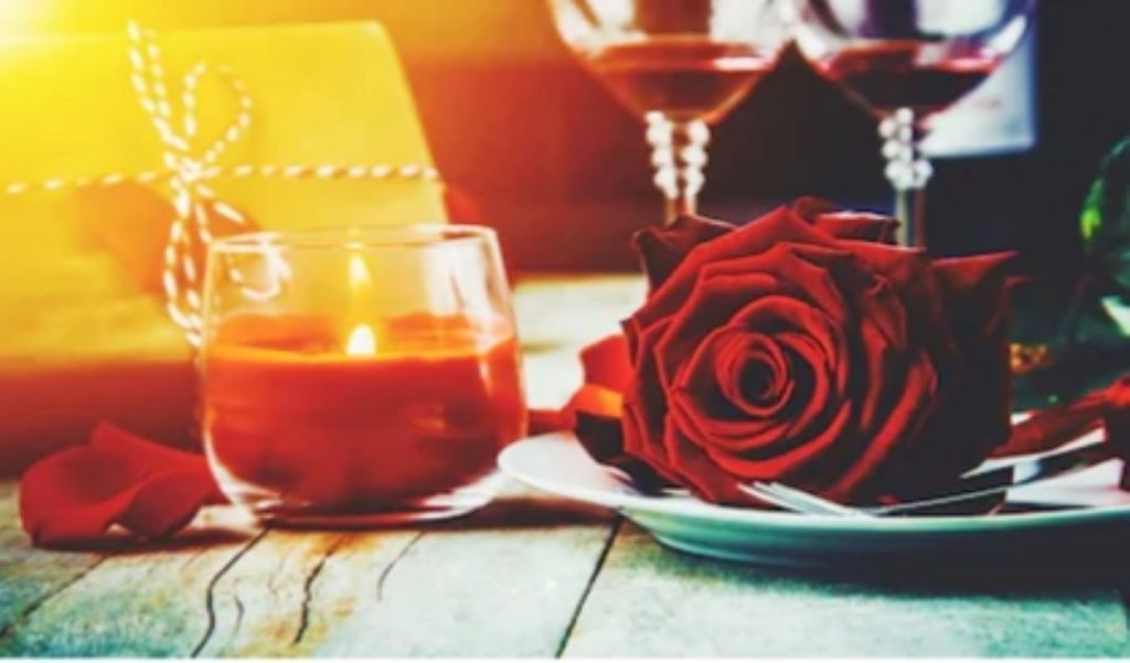 28 Body Language Signs That Show He’s into You 28 Body Language Signs That Show He’s into You