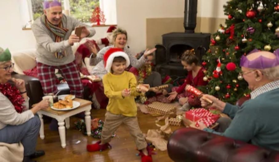 WHAT MIGHT GO WRONG ON CHRISTMAS? WHAT MIGHT GO WRONG ON CHRISTMAS?