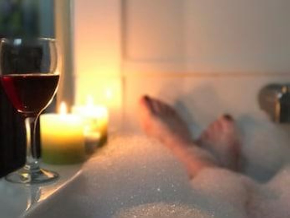 Indulge Yourself in a Perfectly Relaxing Bath with these 18 Steps