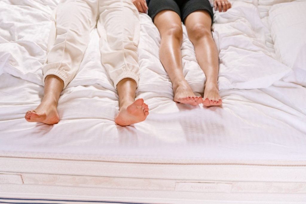 PROS AND CONS OF MOVING IN TOGETHER PROS AND CONS OF MOVING IN TOGETHER